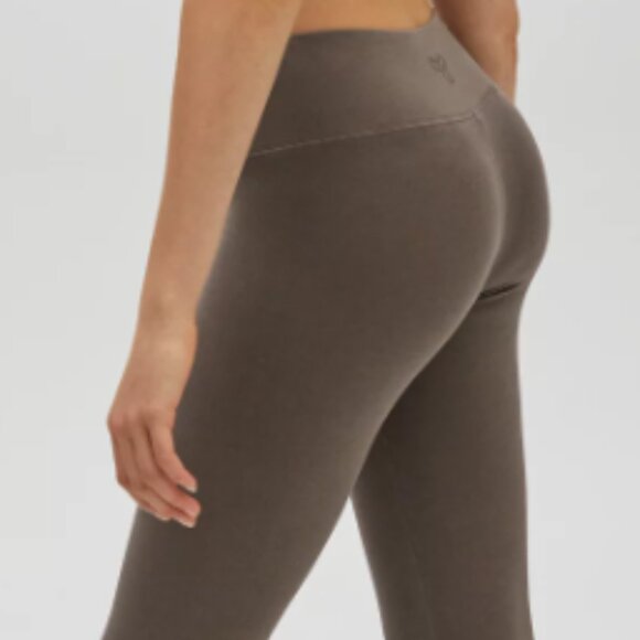 ARITZIA TNA: 
SALE bundle of 2 high-rise leggings
As shown - Picture 3 of 6